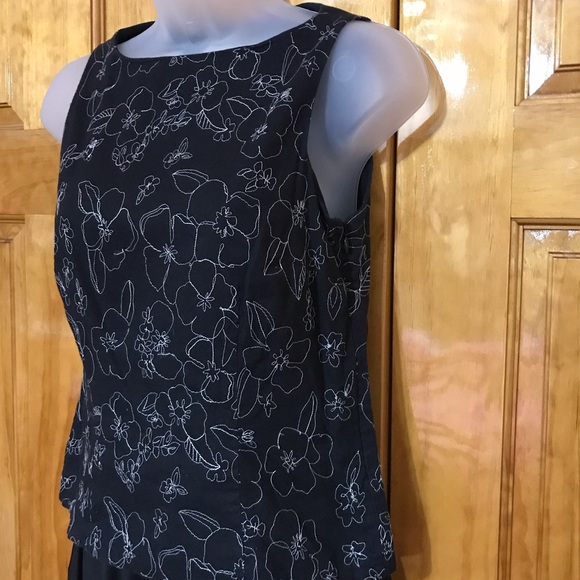 Ann Taylor Loft Blouse 
3 / 4 Small Petite
55% Linen 45% Cotton
Dressy or Casual - Picture 3 of 8